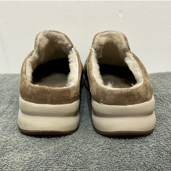 Clark’s Leather Suede Real Lamb Fur Shearling Clog Mules Size 12M - Picture 2 of 4